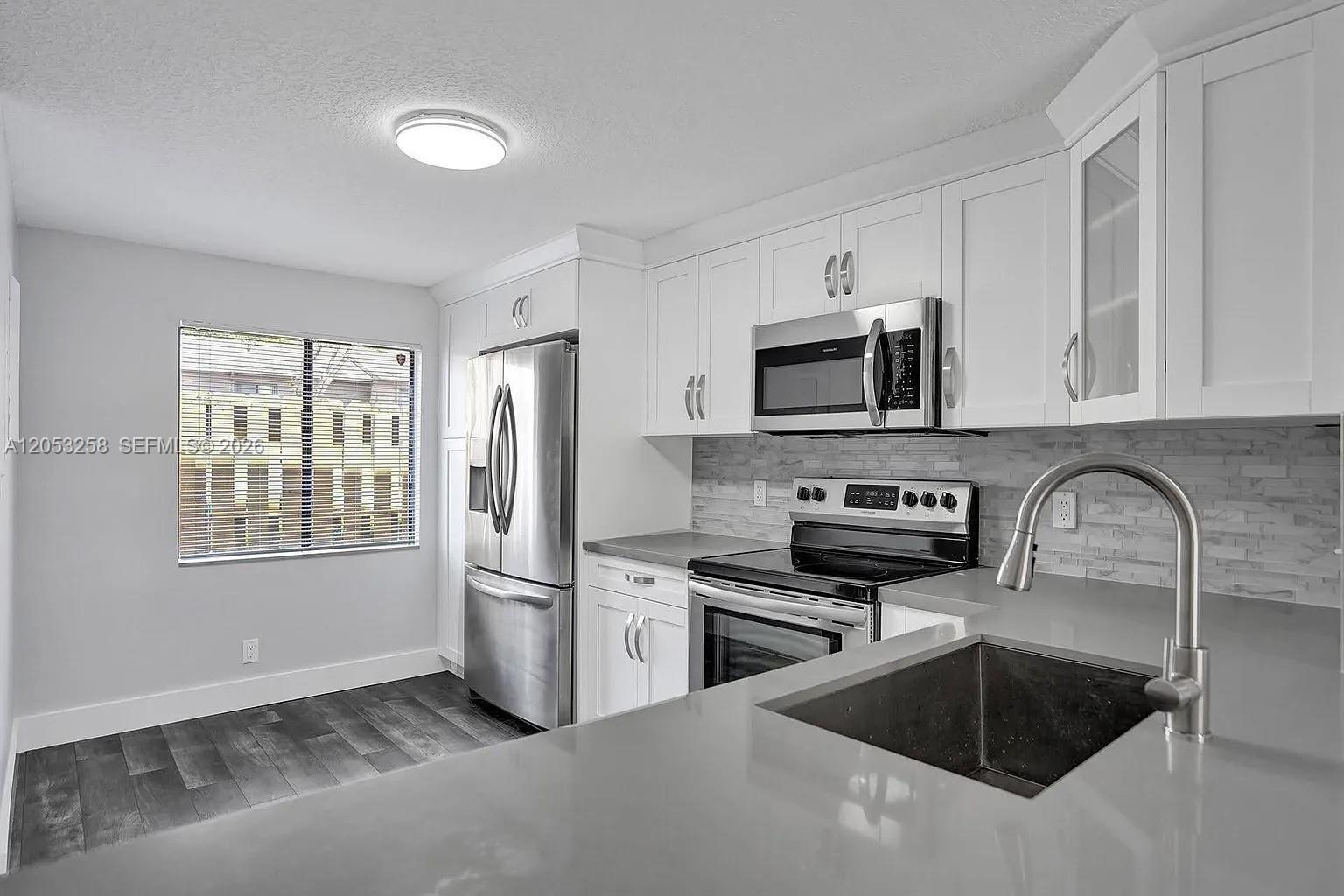 5084 S University Dr, Davie FL 33328 photo 3