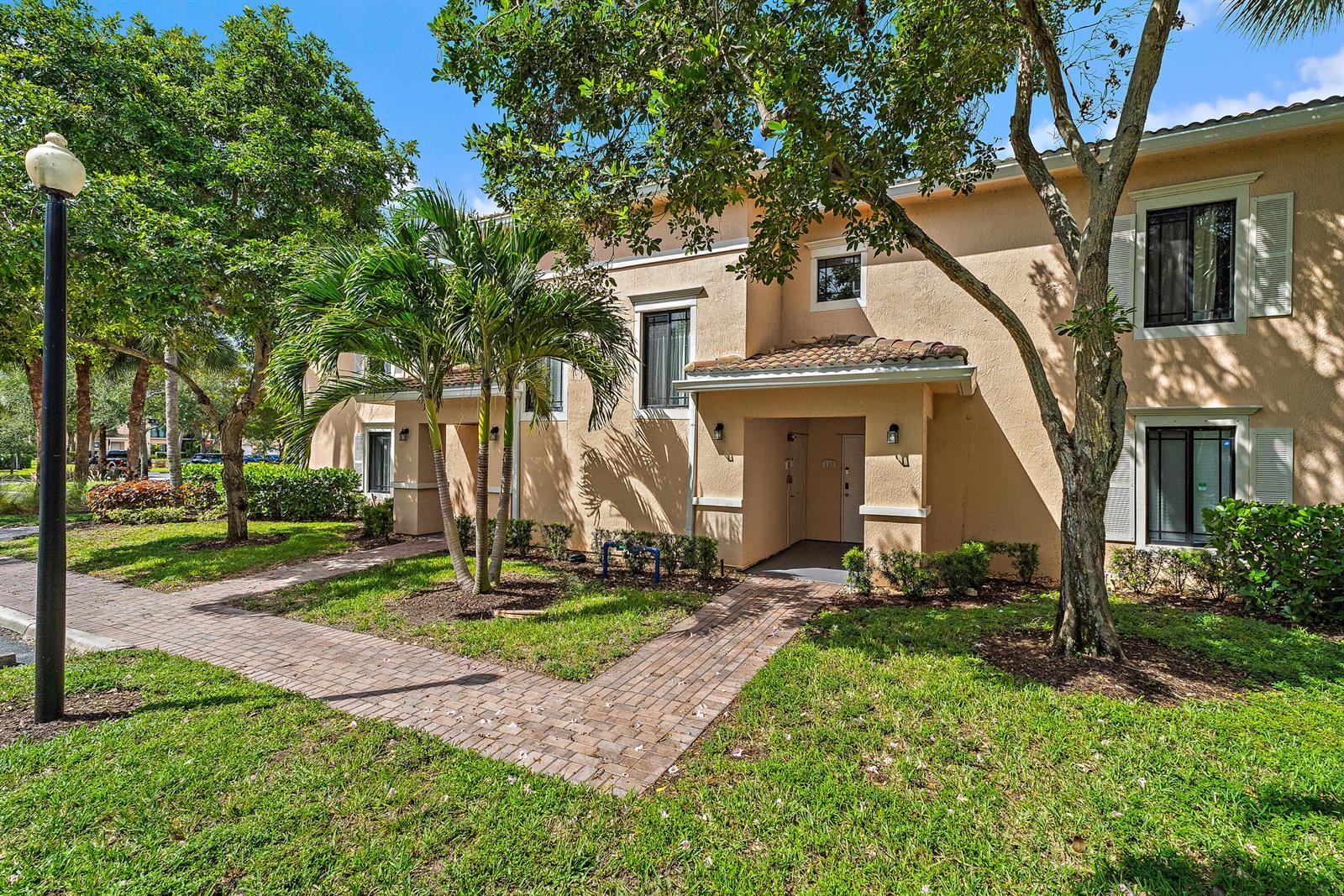 2807 VERONIA Drive # 108, Palm Beach Gardens FL 33410 photo 2