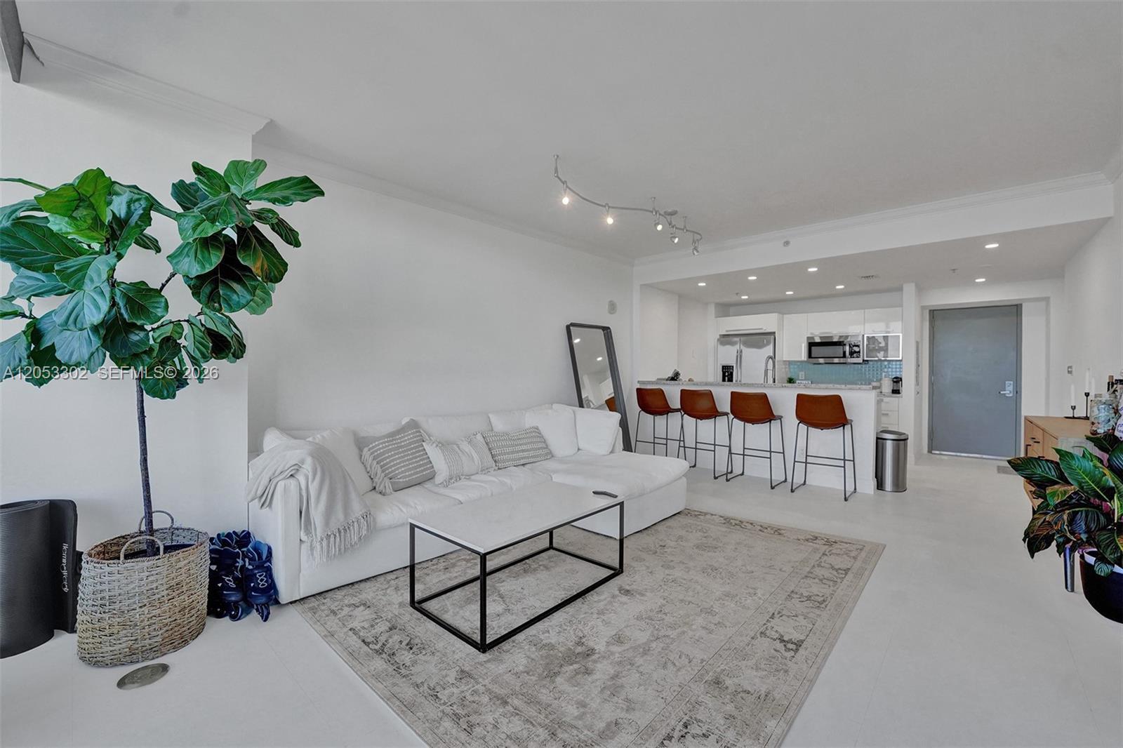 601 NE 36th St # 811, Miami FL 33137 photo 2