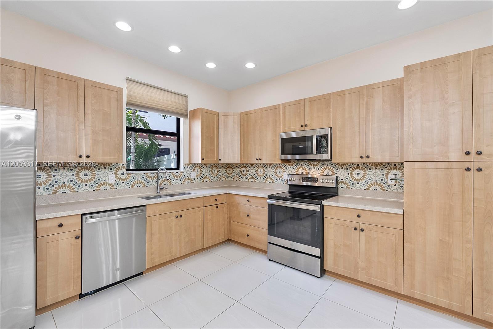 20914 NW 1st Dr, Pembroke Pines FL 33029 photo 3