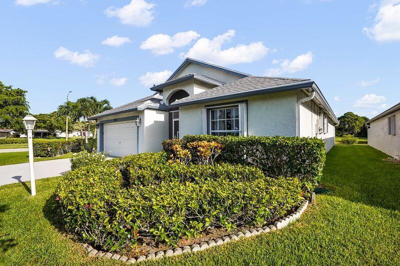 5025 Robino Circle, West Palm Beach FL 33417 photo 2