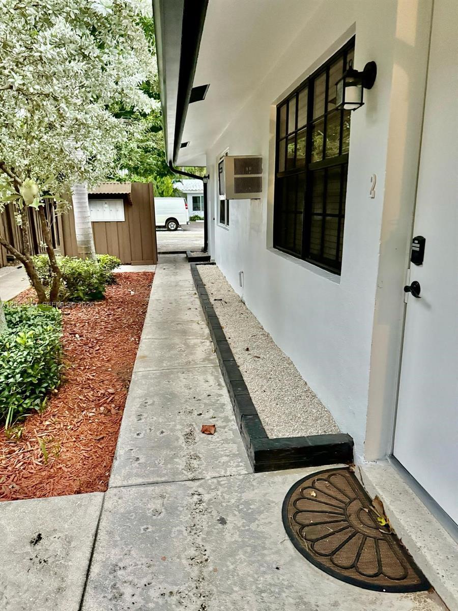 1240 NE 12th Ave # 5, Fort Lauderdale FL 33304 photo 2