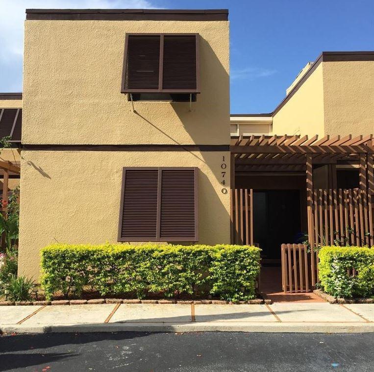 10740 S Golfview Drive, Pembroke Pines FL 33026 photo 2