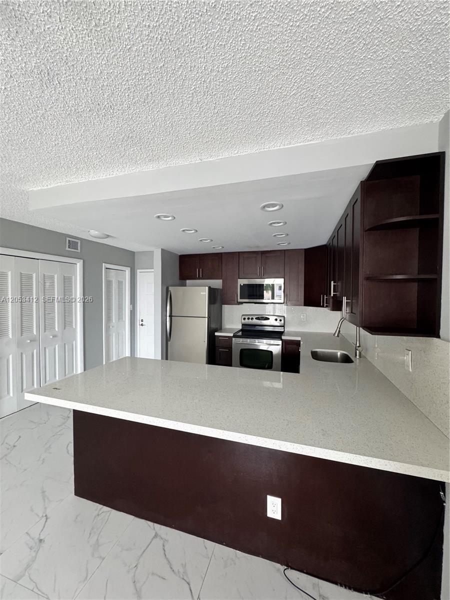 6930 Miami Gardens Dr # 515, Hialeah FL 33015 photo 2
