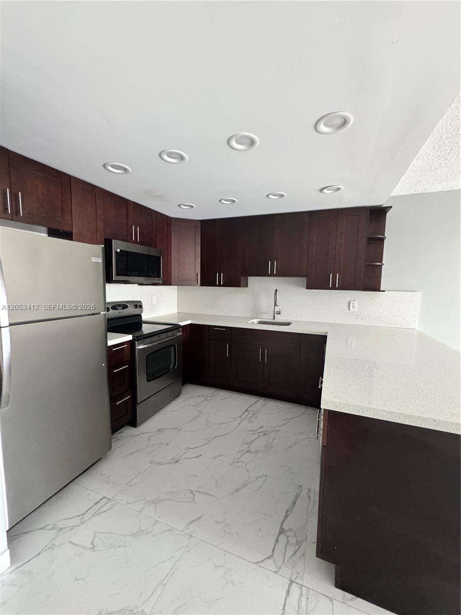 6930 Miami Gardens Dr # 515, Hialeah FL 33015 photo 3
