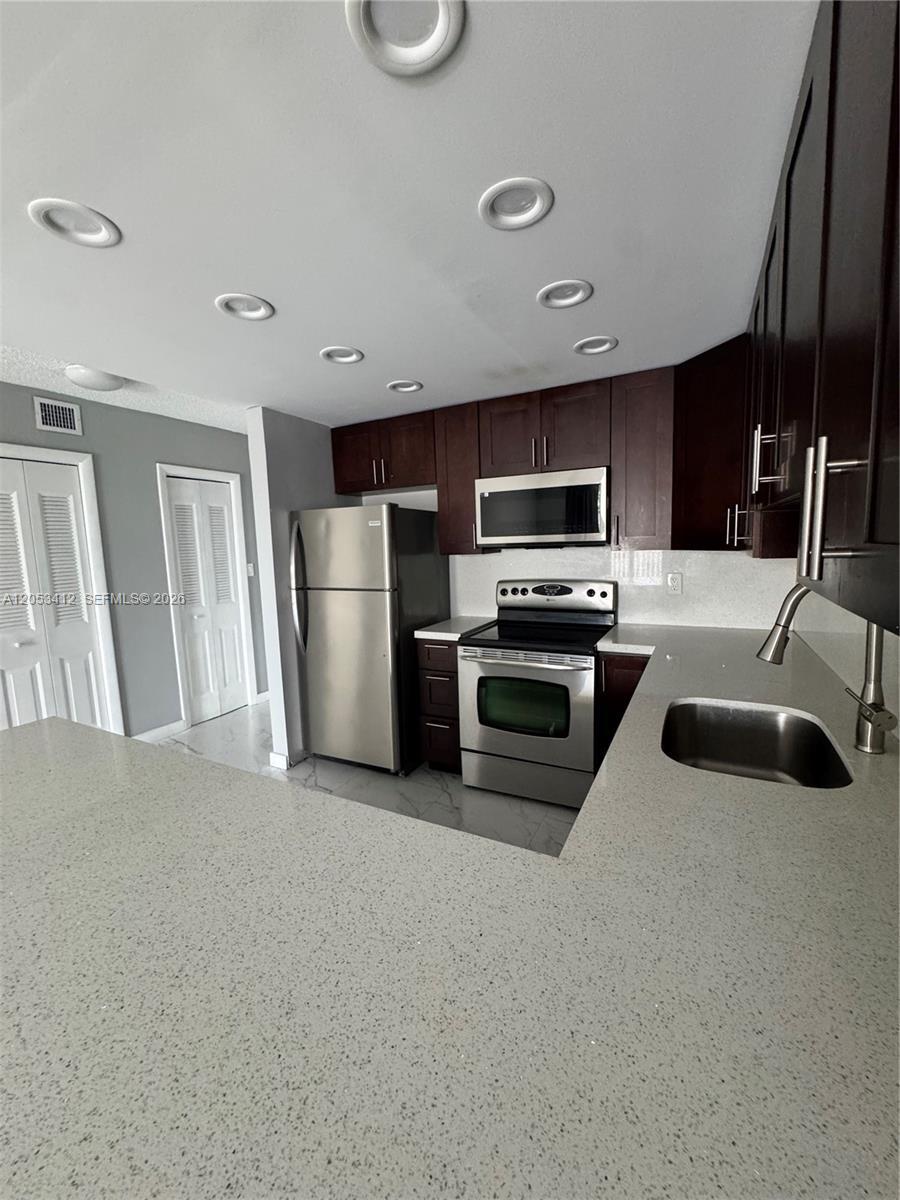 6930 Miami Gardens Dr # 515, Hialeah FL 33015 photo 4