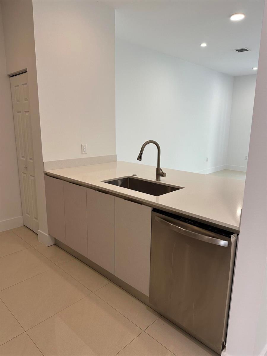815 NE 17TH Avenue # 3, Fort Lauderdale FL 33304 photo 3