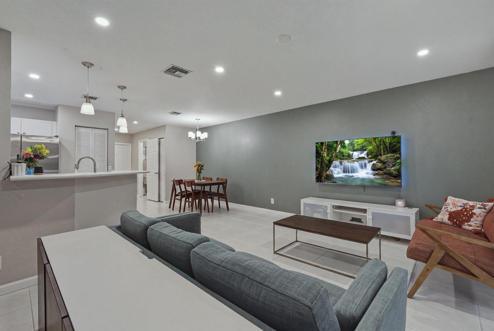 8976 NW 38th Drive, Coral Springs FL 33065 photo 2