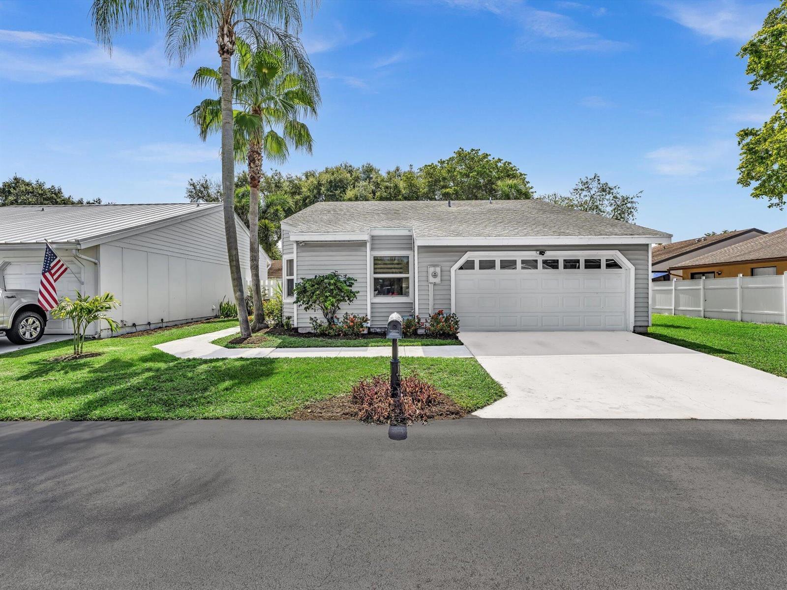 8 Hawthorne Lane, Boynton Beach FL 33426 photo 2