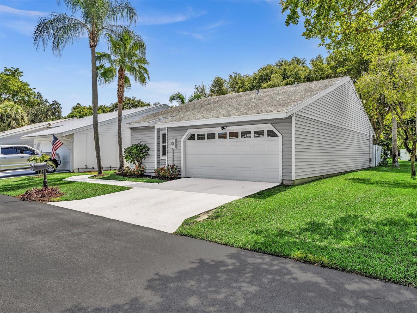8 Hawthorne Lane, Boynton Beach FL 33426 photo 3
