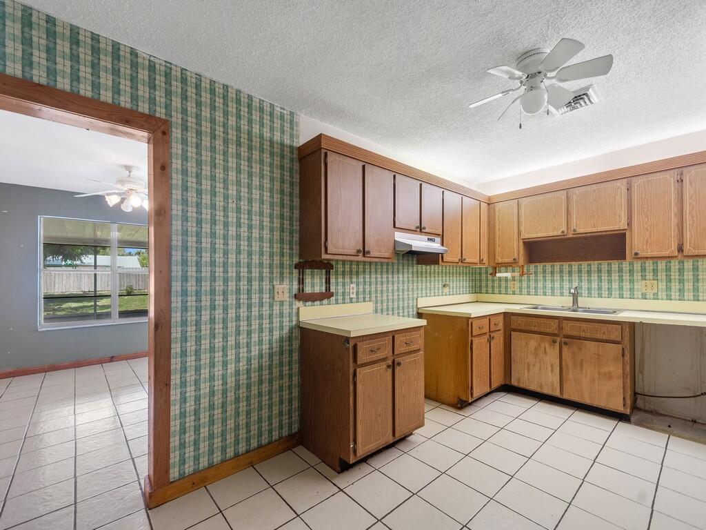 2309 NE 13th Court, Jensen Beach FL 34957 photo 3