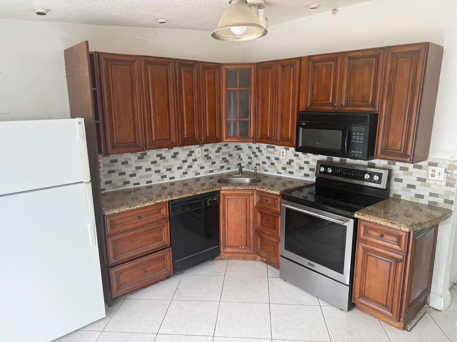 7814 PEMBROKE Road, Miramar FL 33023 photo 2