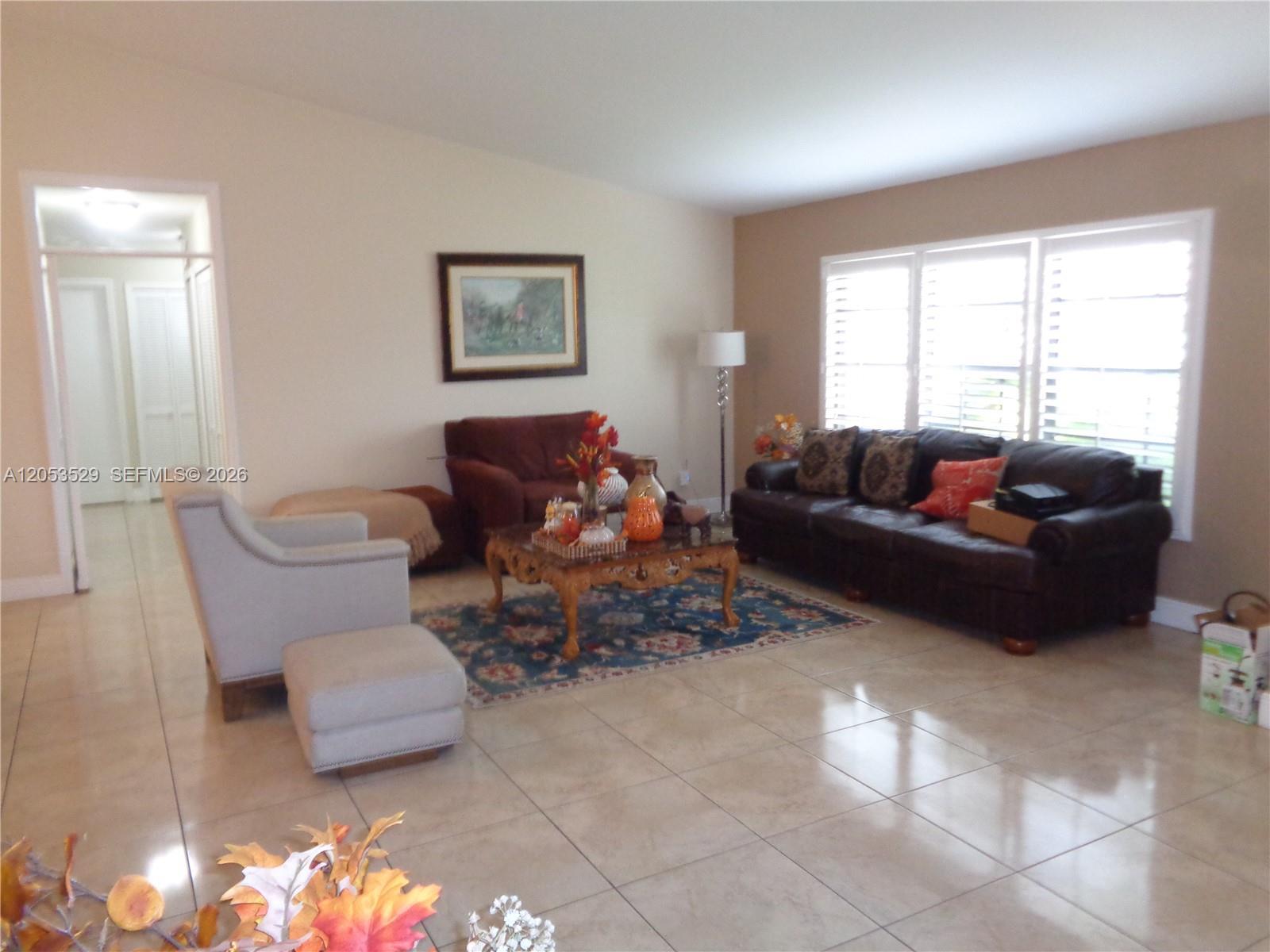 Miami, FL 33187 photo 3