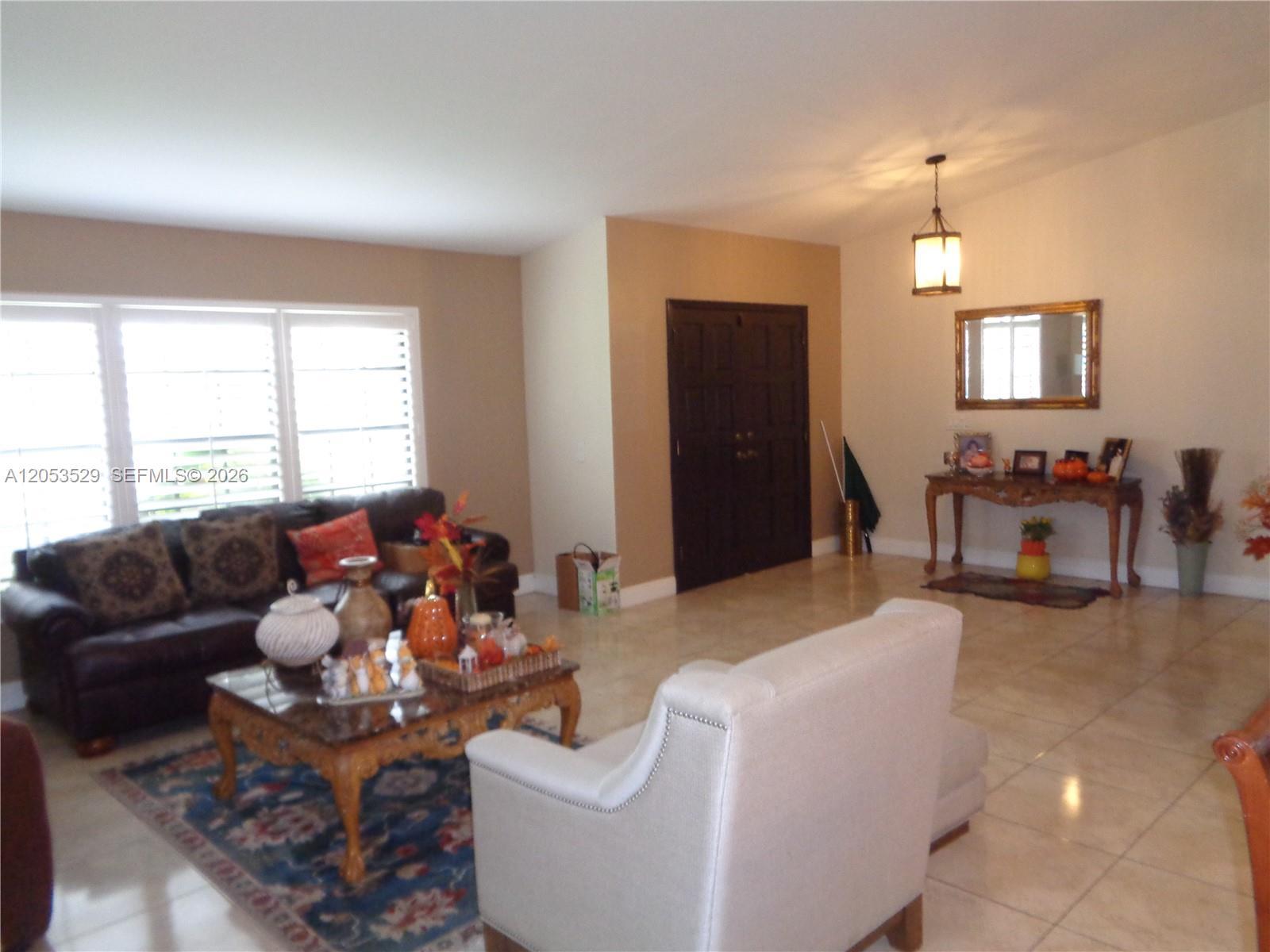Miami, FL 33187 photo 4