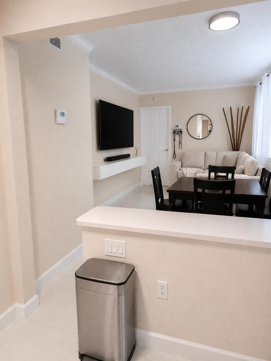 2607 NE 8th Avenue NE # 21, Wilton Manors FL 33334 photo 2