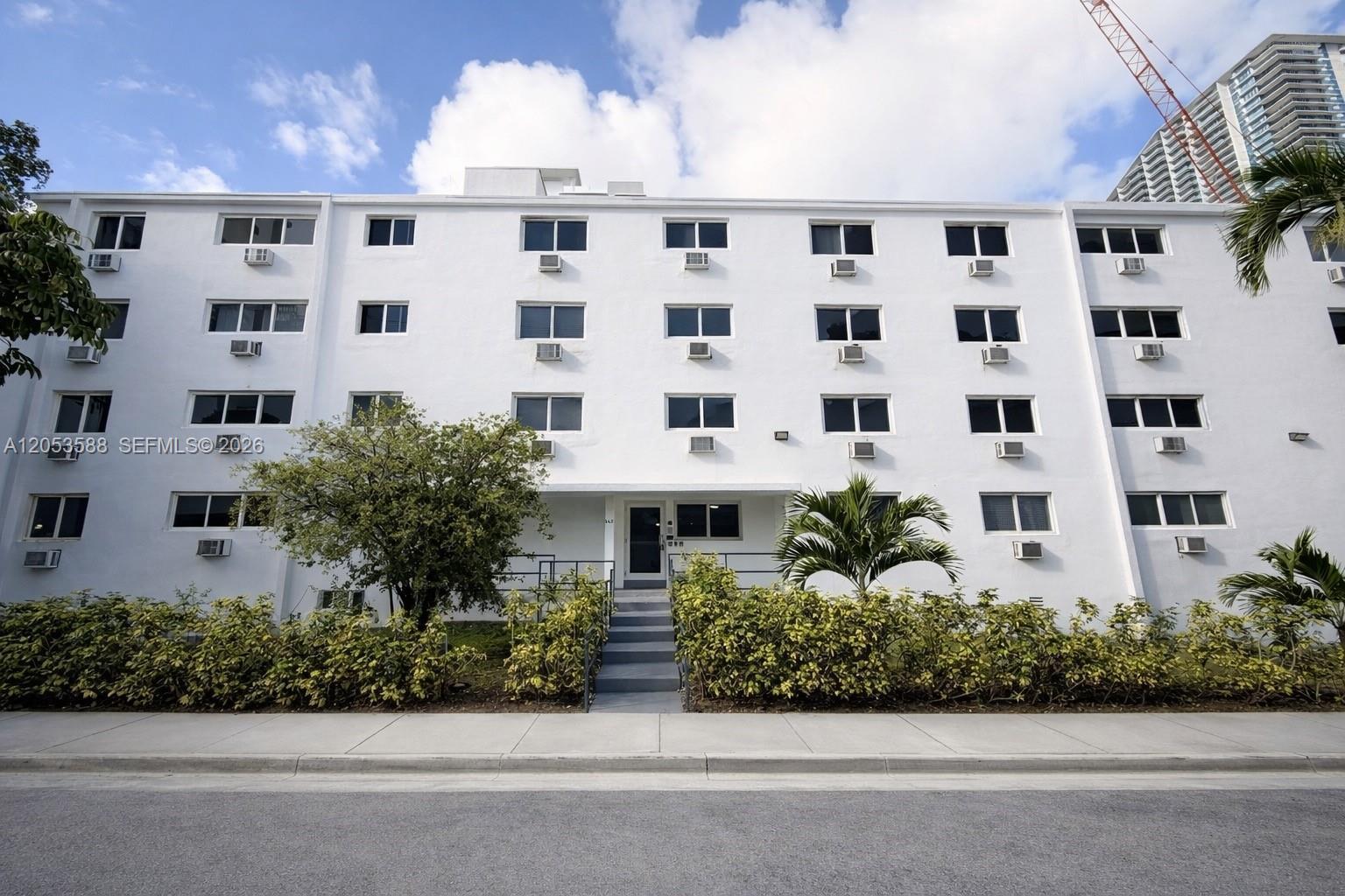 143 SW 9th St # 203, Miami FL 33130 photo 3