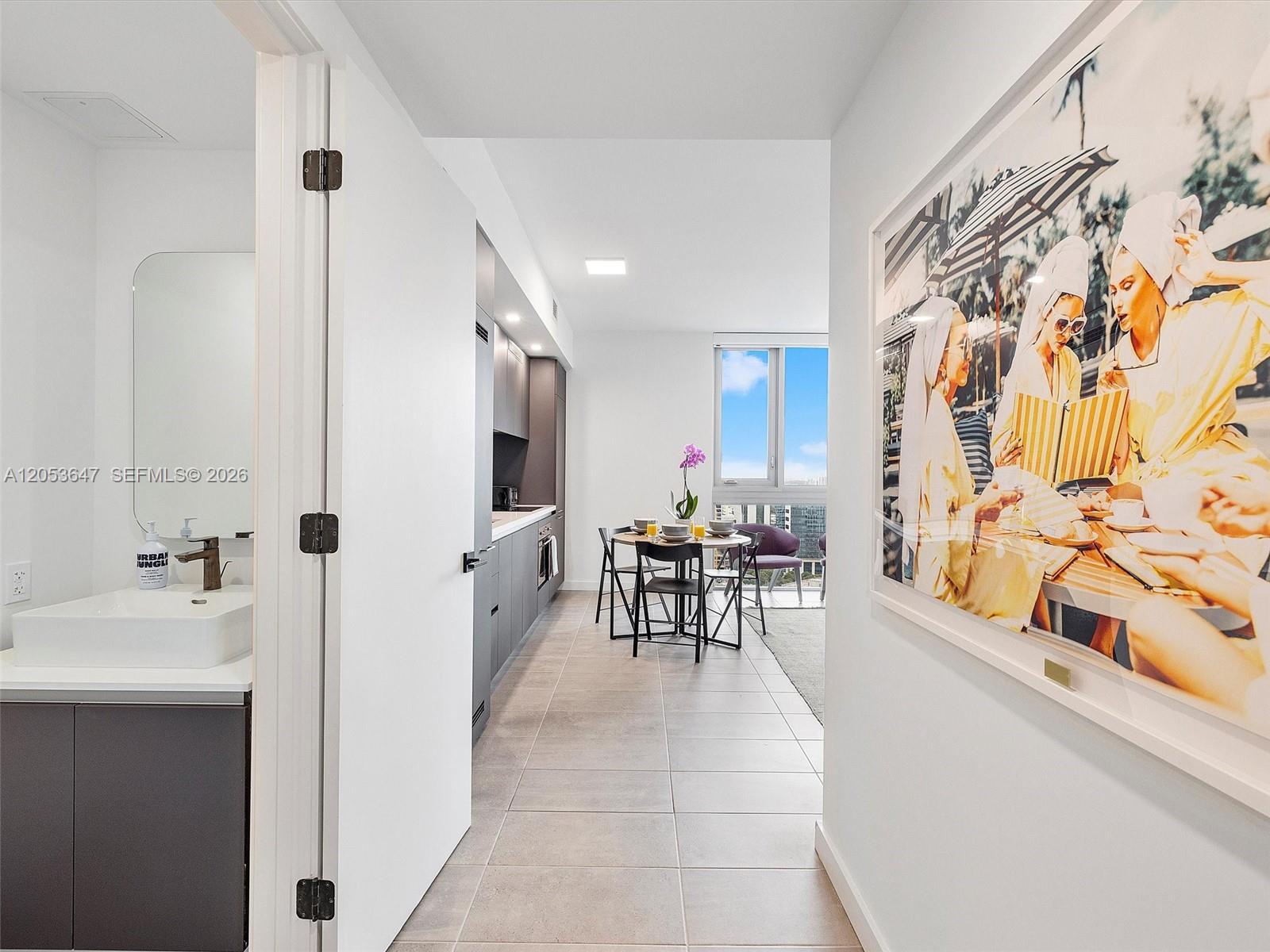 227 NE 2nd St # 2706, Miami FL 33132 photo 2