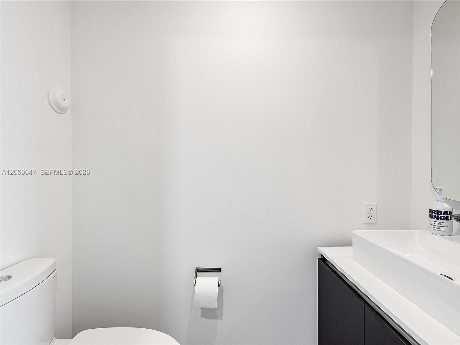 227 NE 2nd St # 2706, Miami FL 33132 photo 3