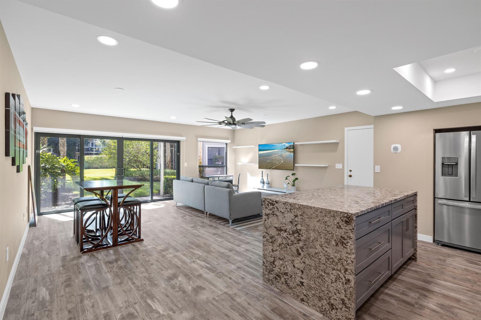 11863 Wimbledon Circle # 438, Wellington FL 33414