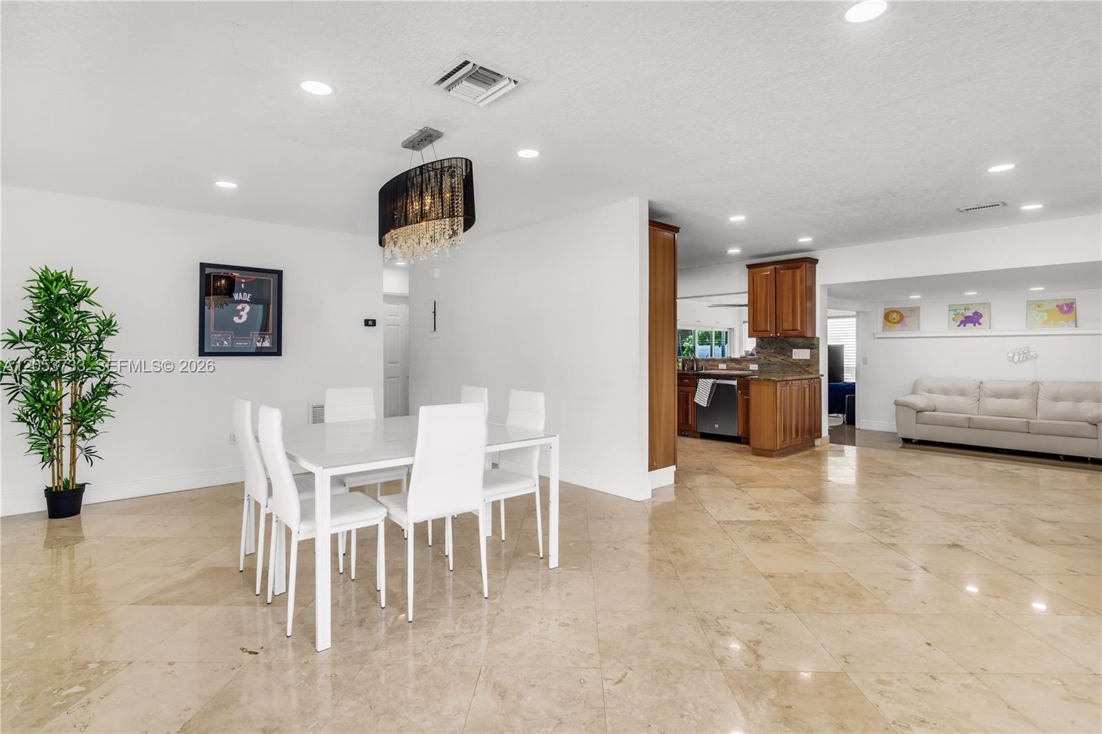 2424 NE 18th Ave, Wilton Manors FL 33305 photo 3