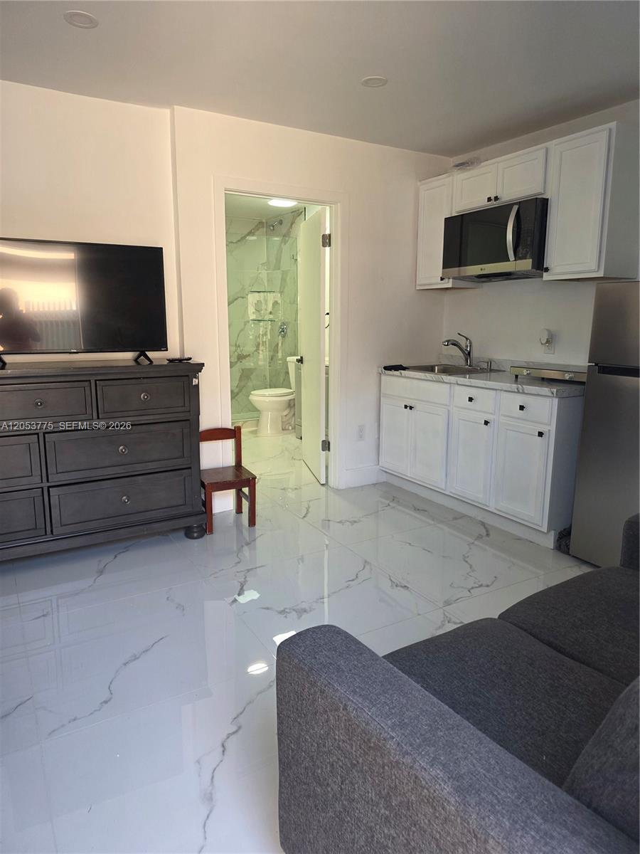 8830 NW 150th St, Miami Lakes FL 33018 photo 2