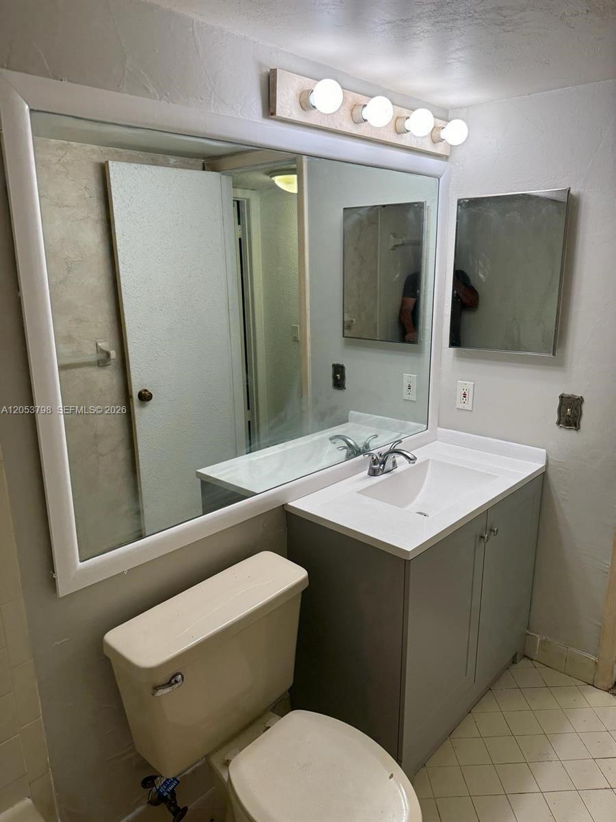 112 Lake Emerald Dr # 207, Oakland Park FL 33309 photo 2