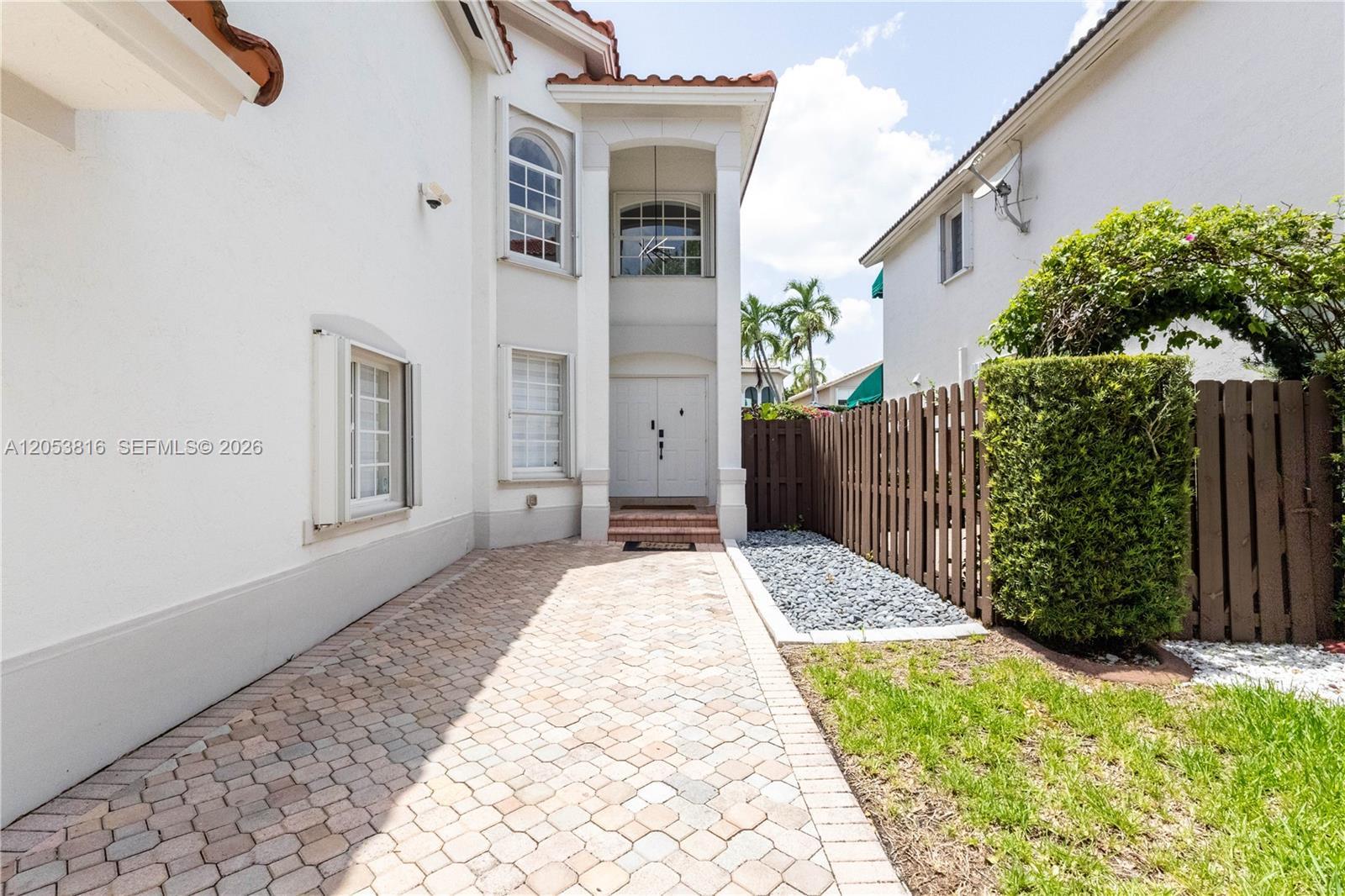 10873 NW 71st St, Doral FL 33178 photo 2