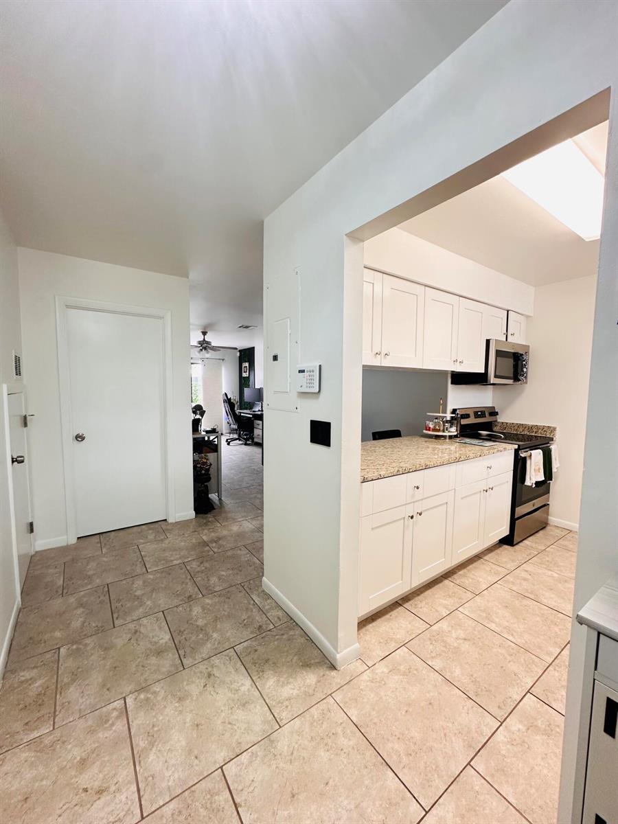2105 Wharf Lane, FL 33463 photo 5