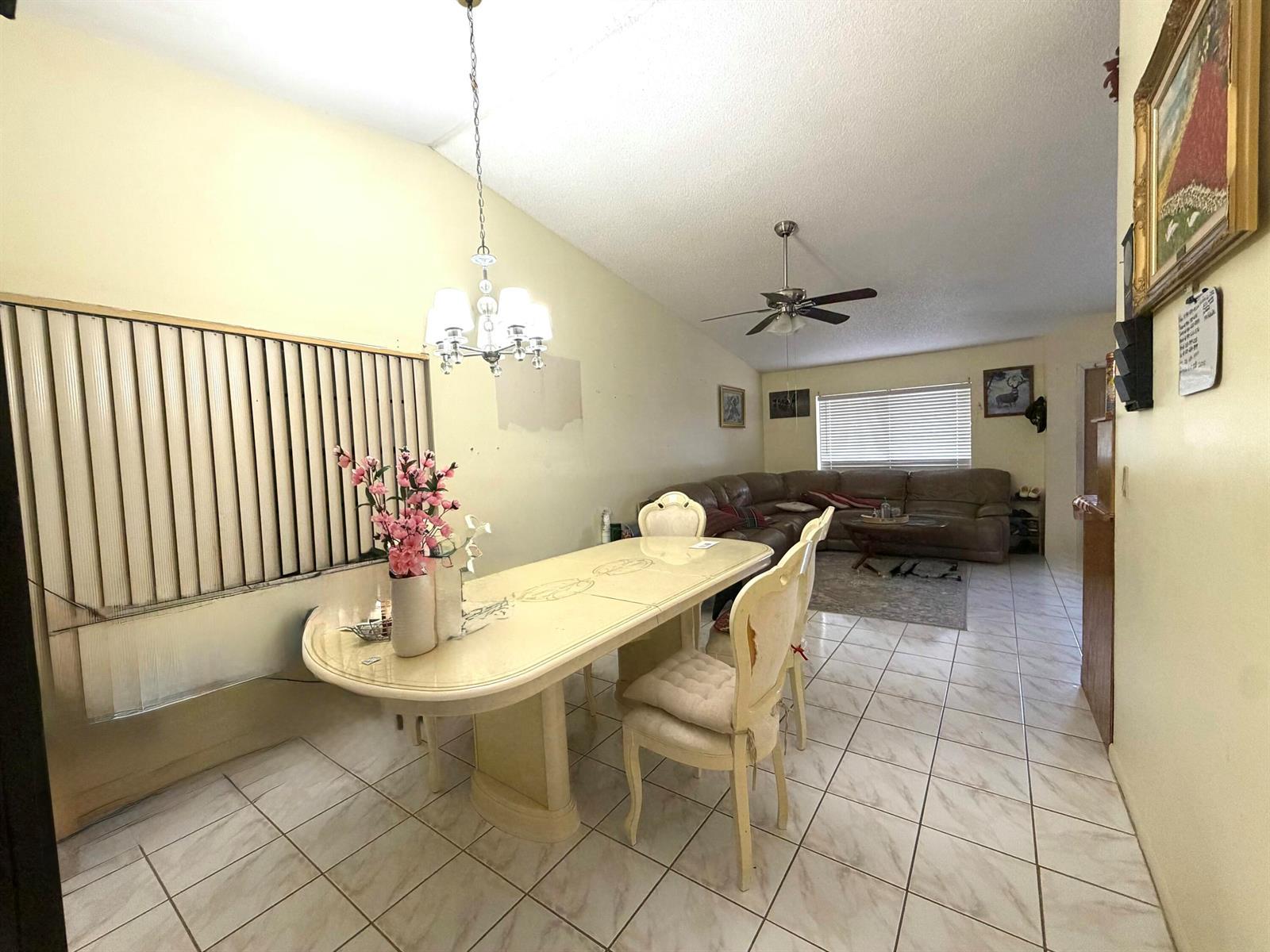 2000 NW 70th Lane, Margate FL 33063 photo 4