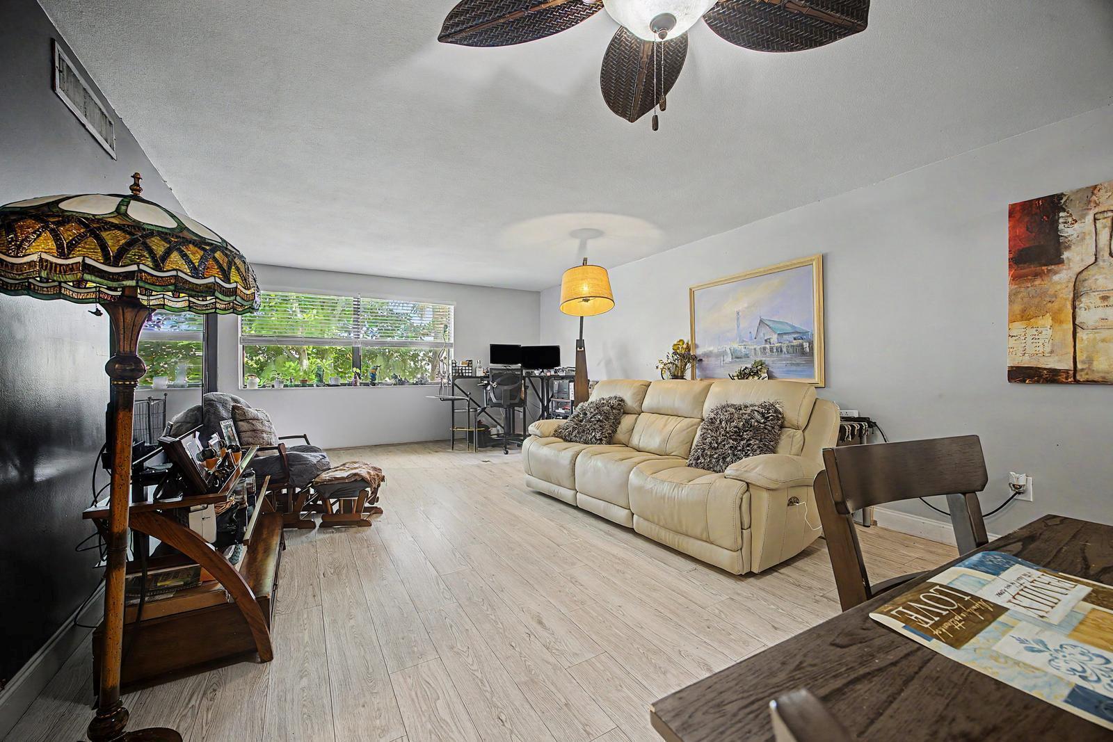 240 W Park Drive # 4, Miami FL 33172 photo 3