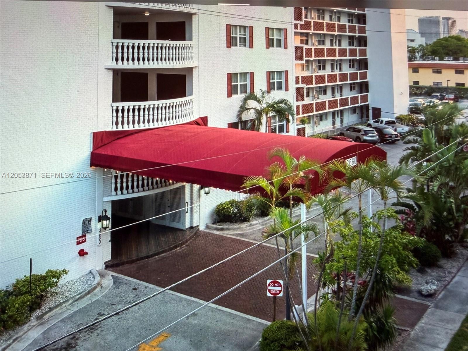 North Miami Beach, FL 33160 photo 2