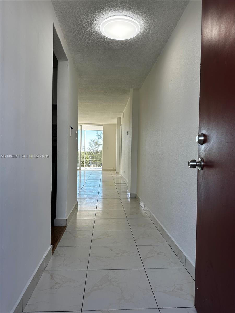 North Miami Beach, FL 33160 photo 4