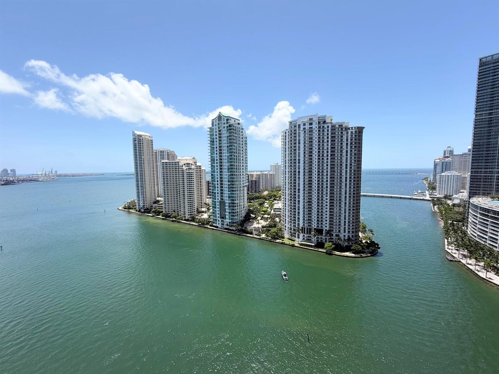 300 S BISCAYNE Boulevard # 2208, Miami FL 33131