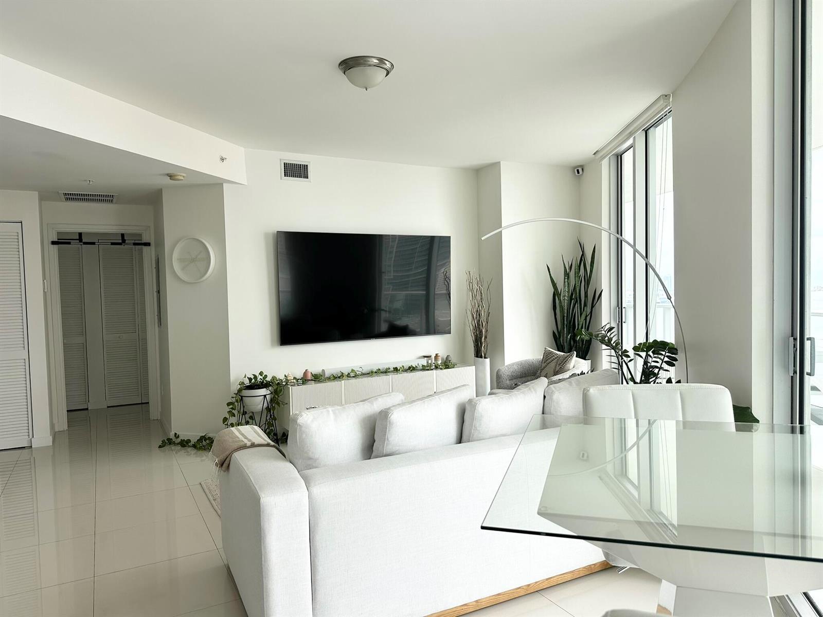 300 S BISCAYNE Boulevard # 2208, Miami FL 33131 photo 5