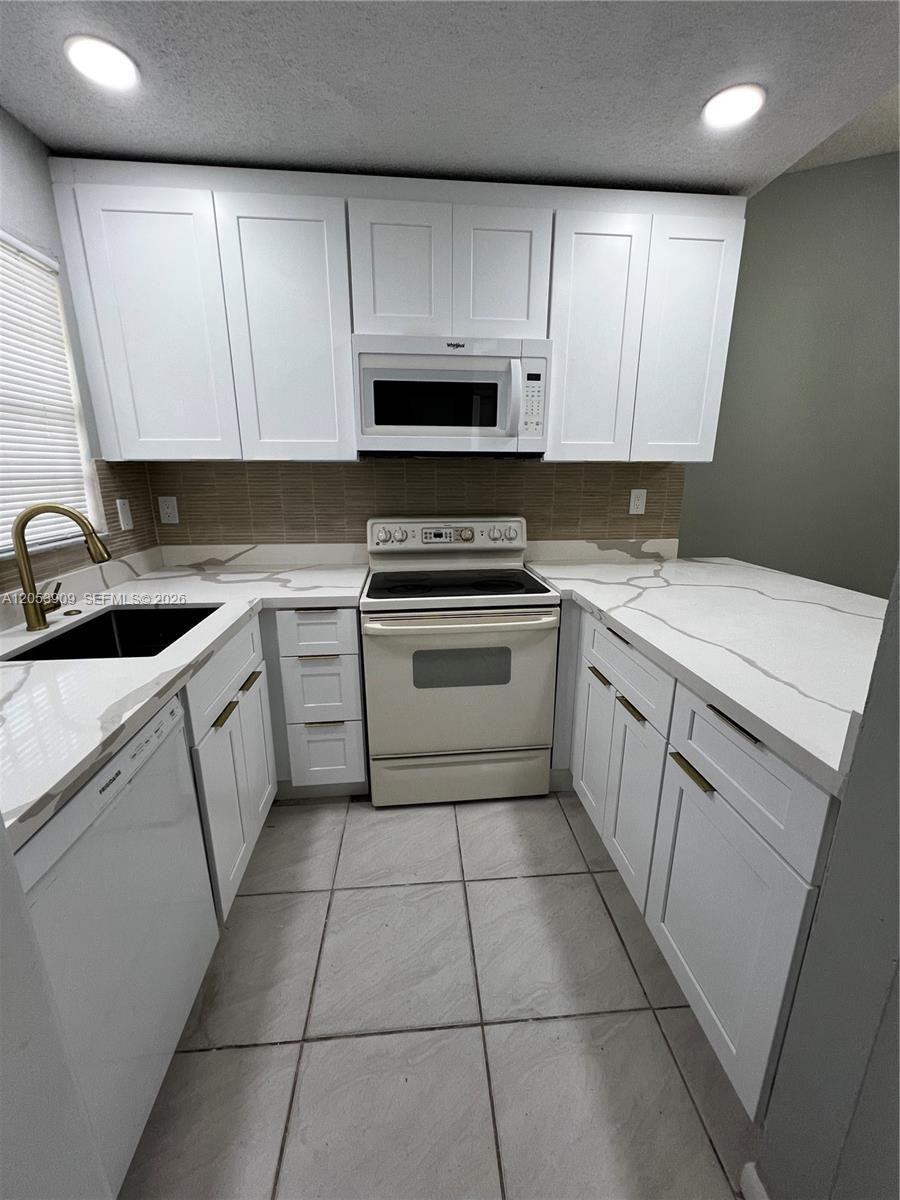 809 NE 214th Ln # 2, Miami FL 33179 photo 3