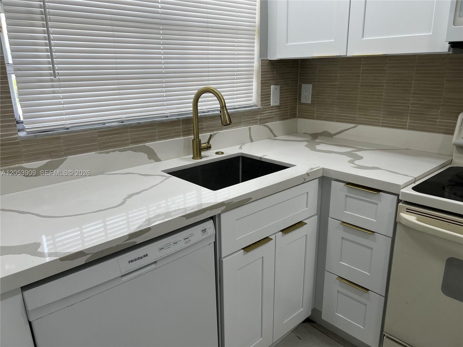 809 NE 214th Ln # 2, Miami FL 33179 photo 4