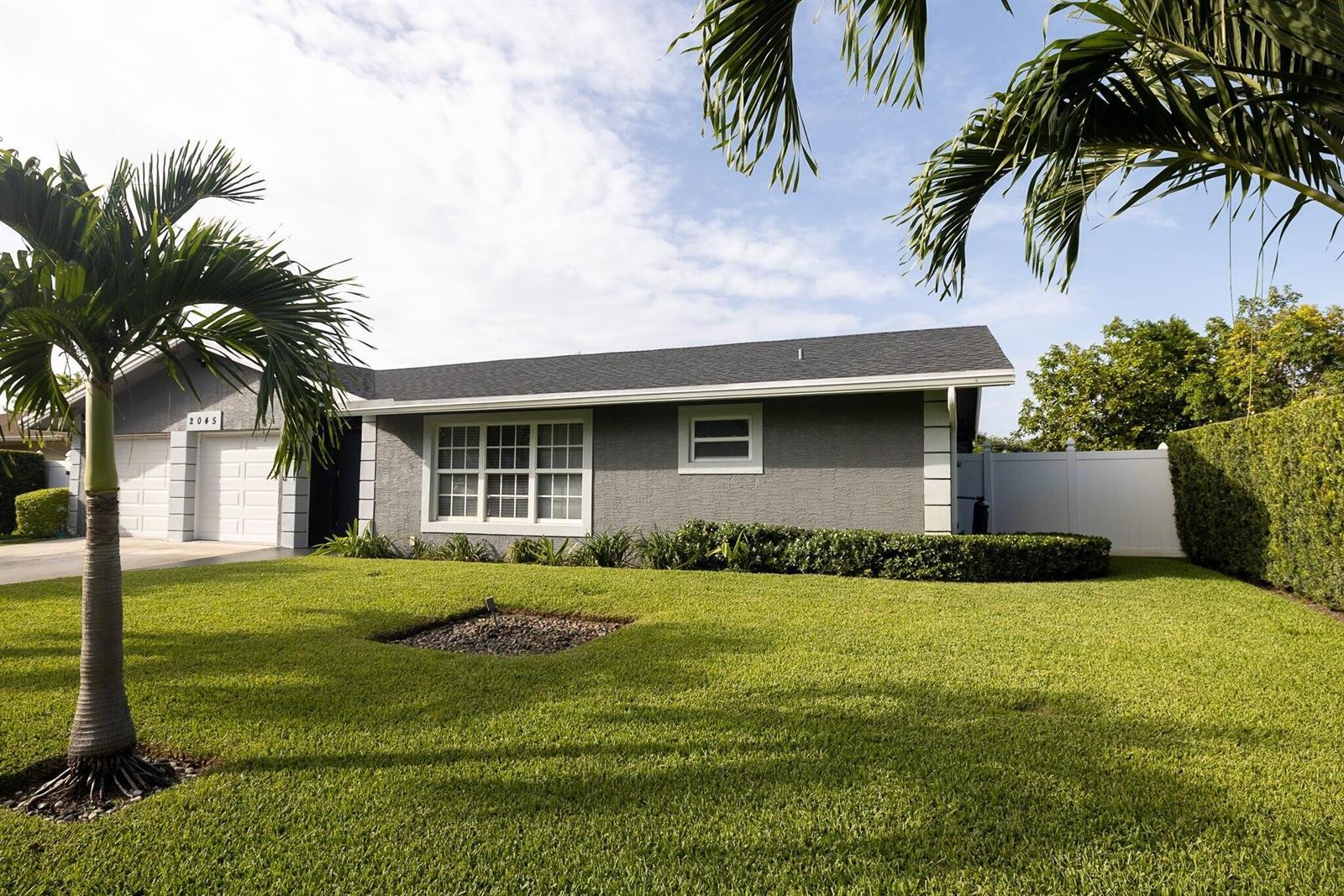 2045 Pinehurst Drive, West Palm Beach FL 33407 photo 4