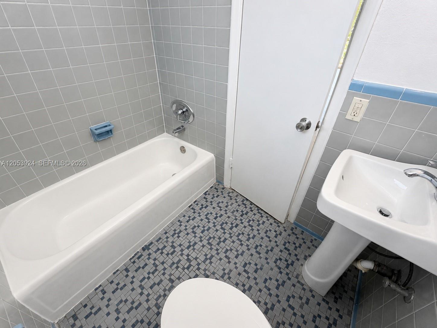 34 Madeira Ave # 6, Coral Gables FL 33134 photo 5
