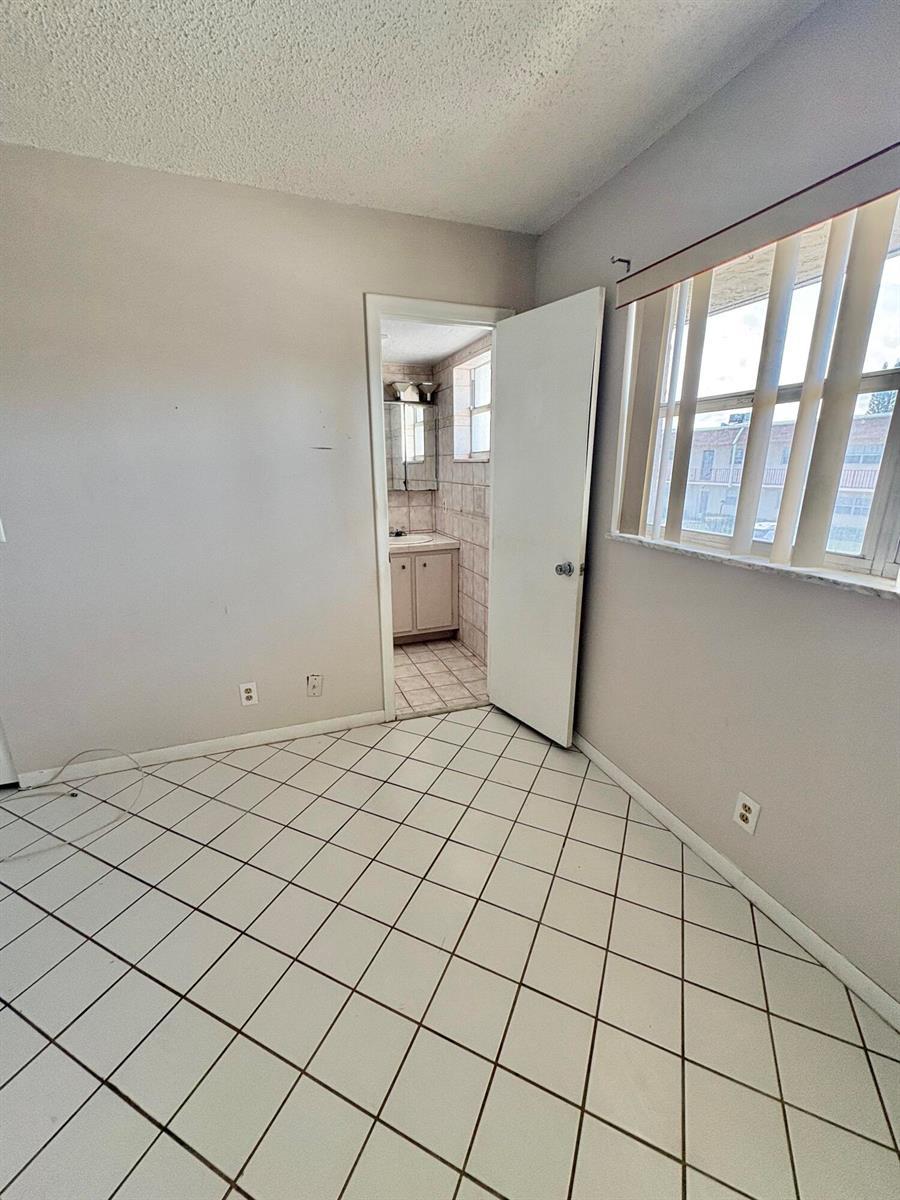 209 OXFORD 200, West Palm Beach FL 33417 photo 5