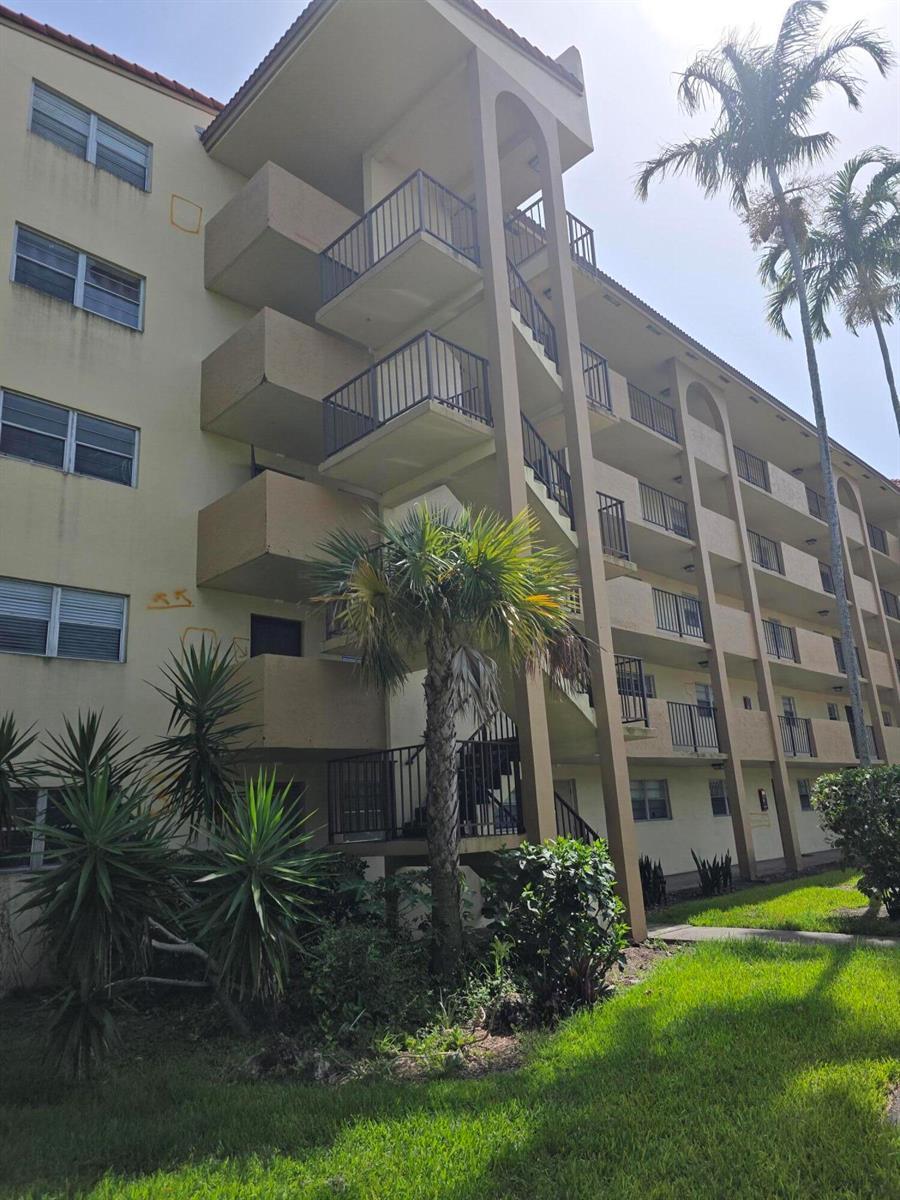 3905 N NOB HILL Road # 206, Sunrise FL 33351
