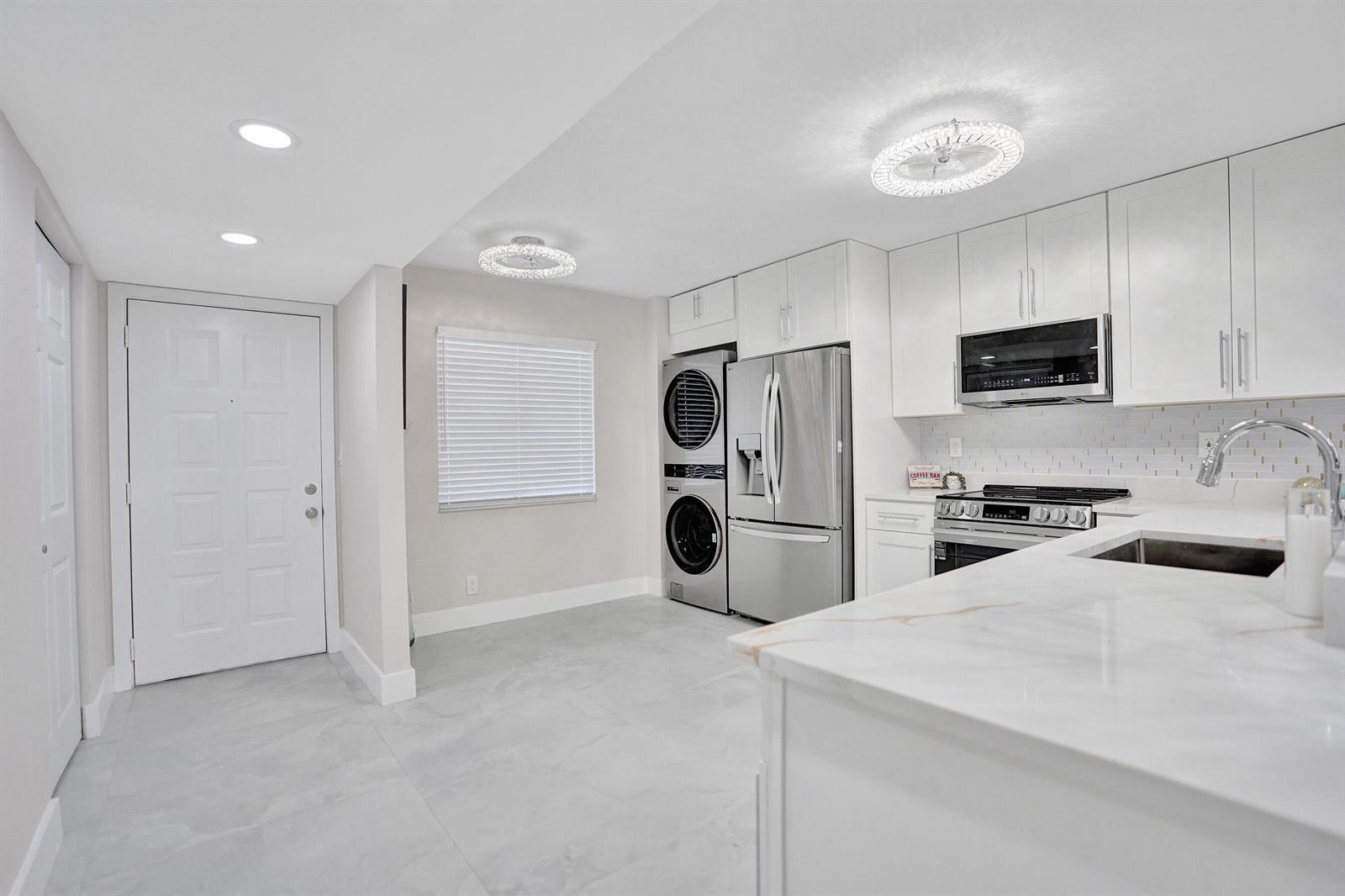 7146 Huntington Lane # 402, Delray Beach FL 33446 photo 2