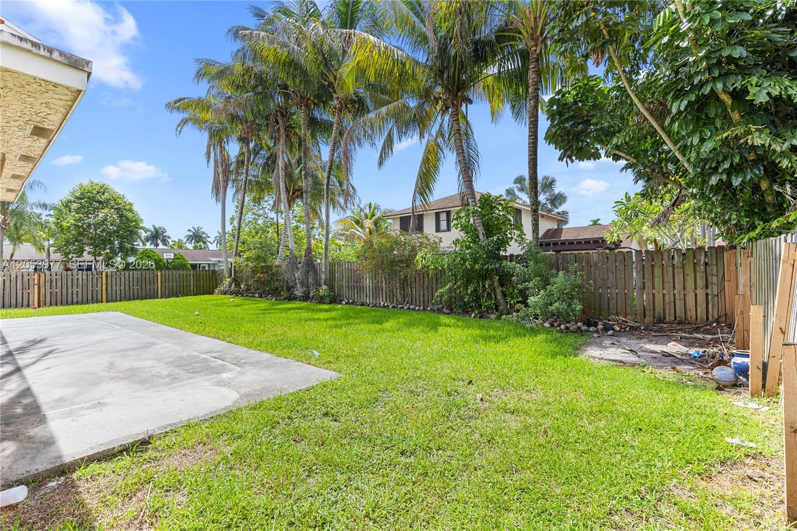11610 NW 43rd St, Sunrise FL 33323 photo 2
