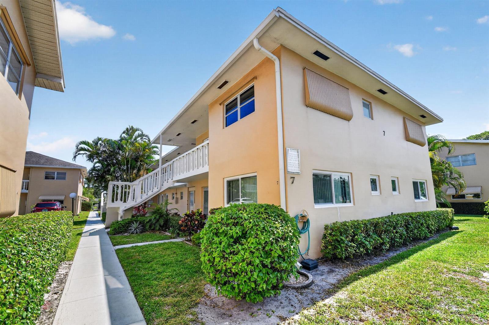 2111 NE 1ST Court # 204, Boynton Beach FL 33435 photo 4