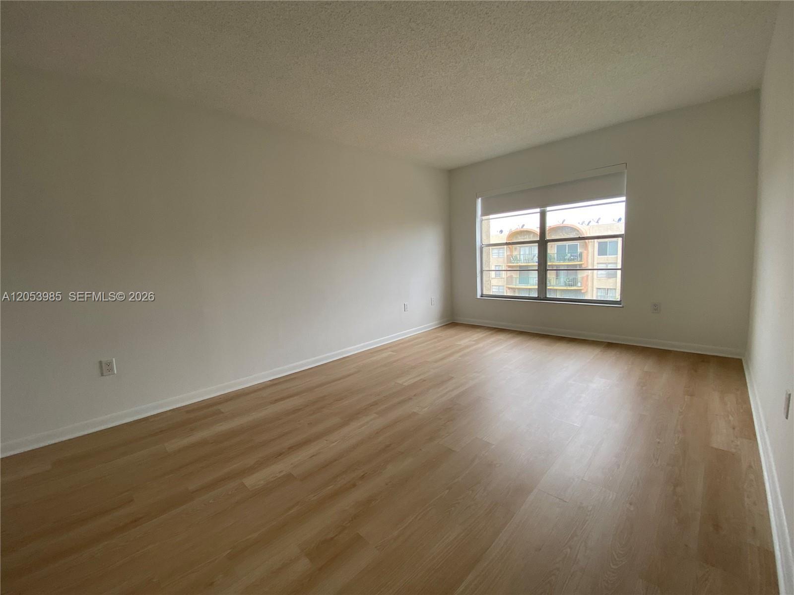 9350 Fontainebleau Blvd # 609, Miami FL 33172 photo 4