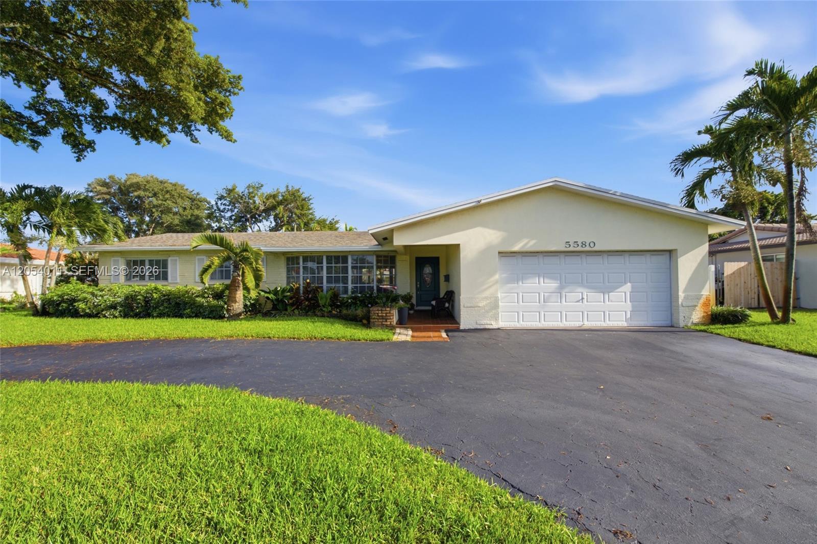 5580 SW 7th St, Plantation FL 33317