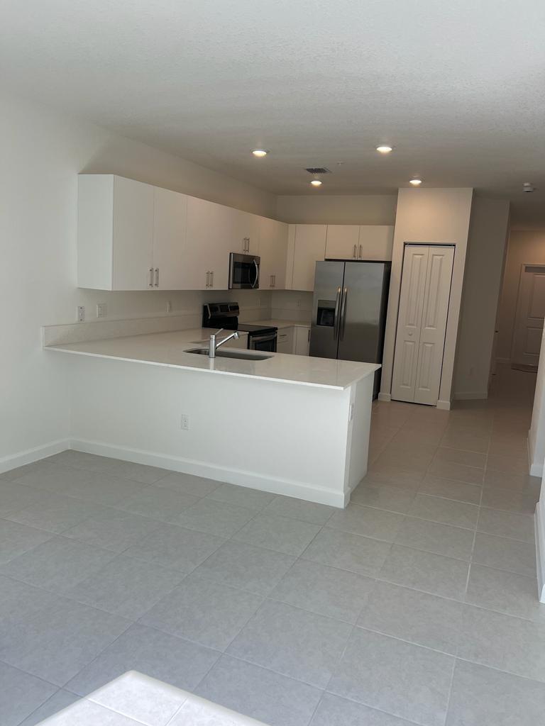 237 SW 159TH Way, Pembroke Pines FL 33027 photo 5