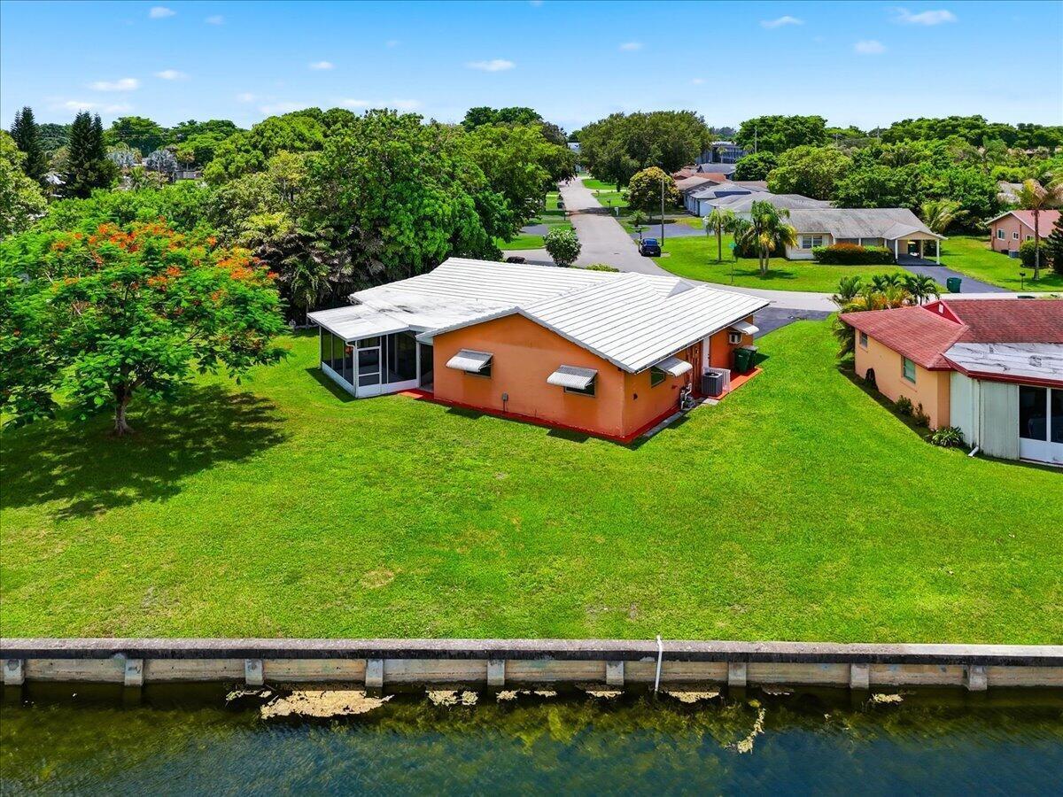 9401 NW 70 Place, Tamarac FL 33321 photo 3