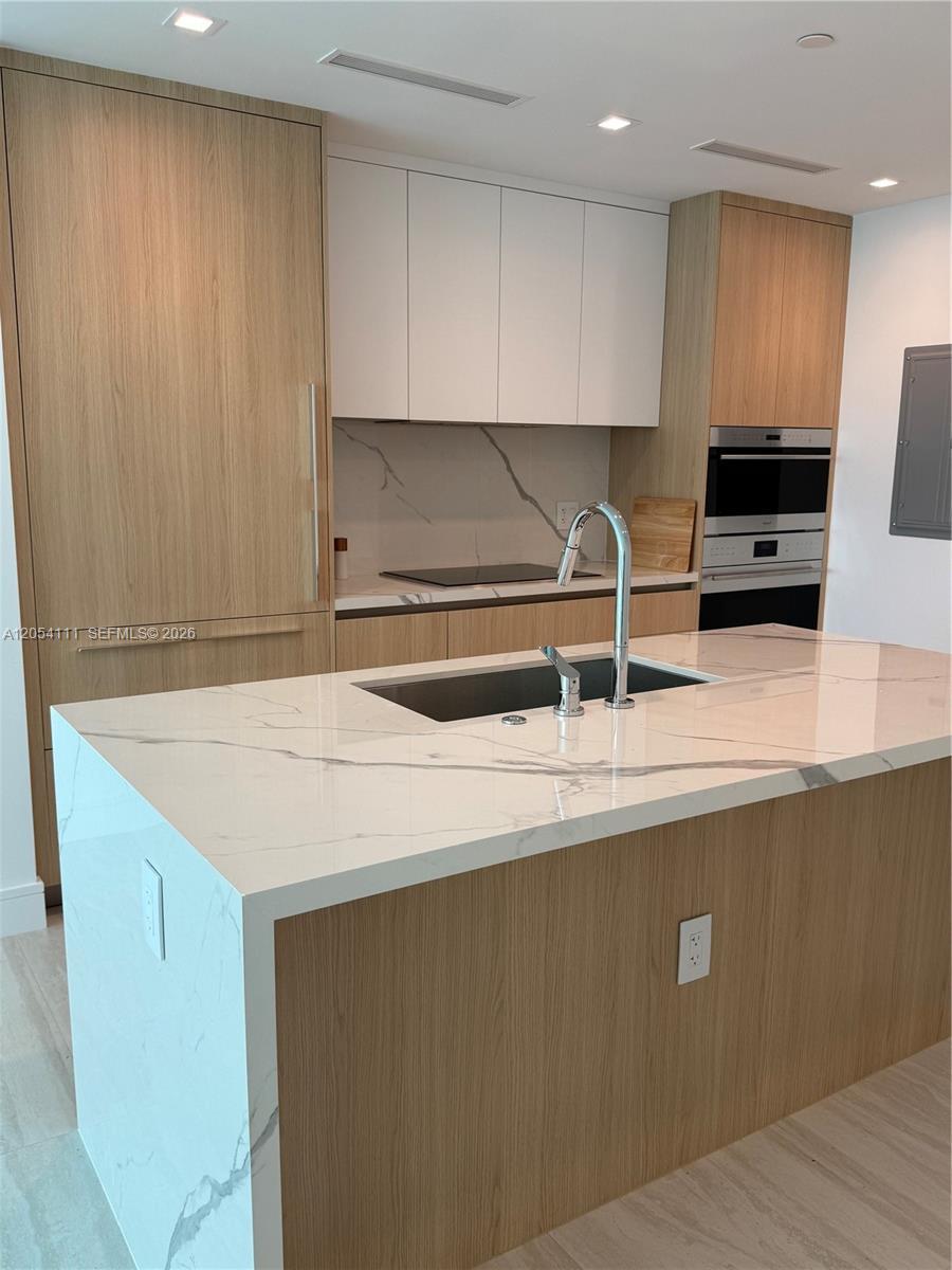 2411 Laguna Cir # 910, Miami FL 33181 photo 5