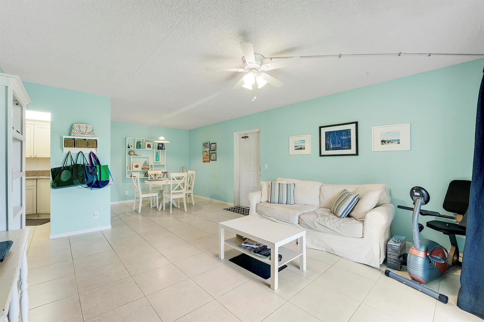 1112 Green Pine Boulevard # G1, West Palm Beach FL 33409 photo 3