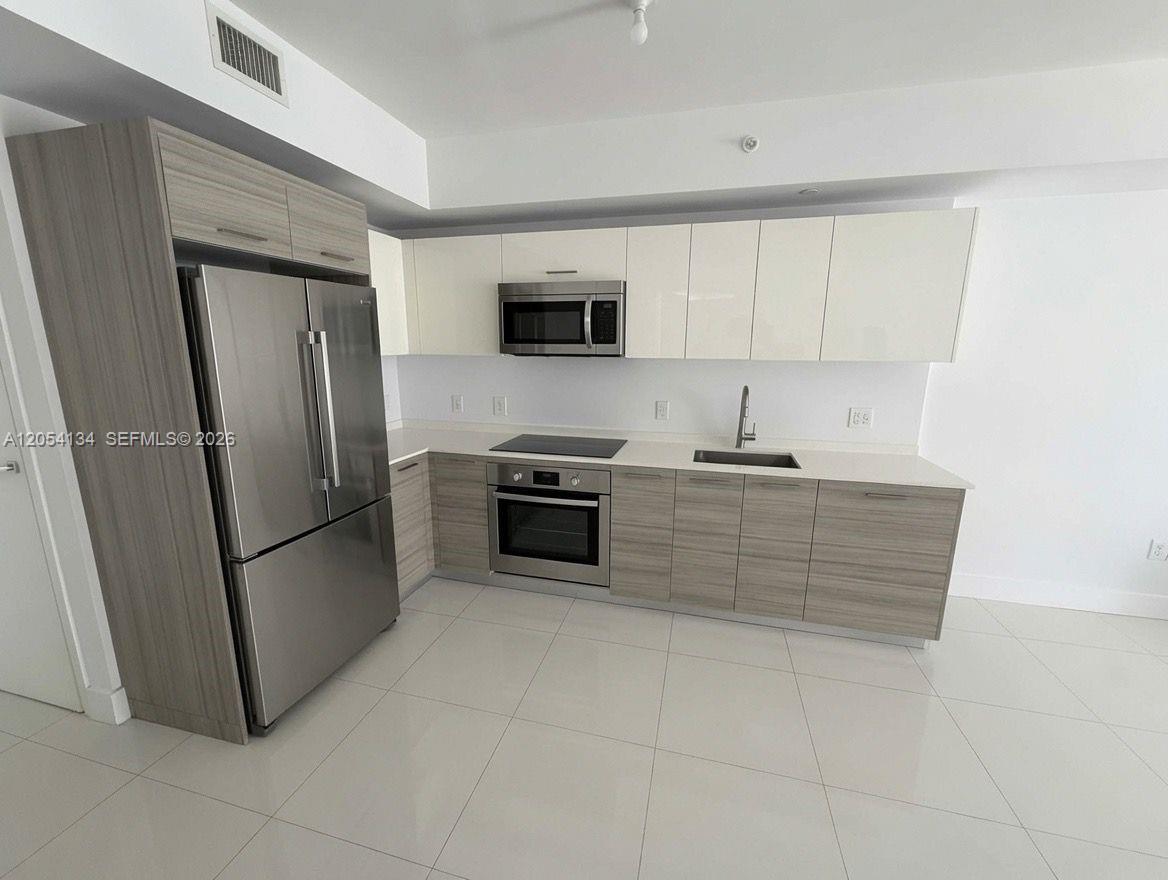 1300 Brickell Bay Dr # 1110, Miami FL 33131 photo 4
